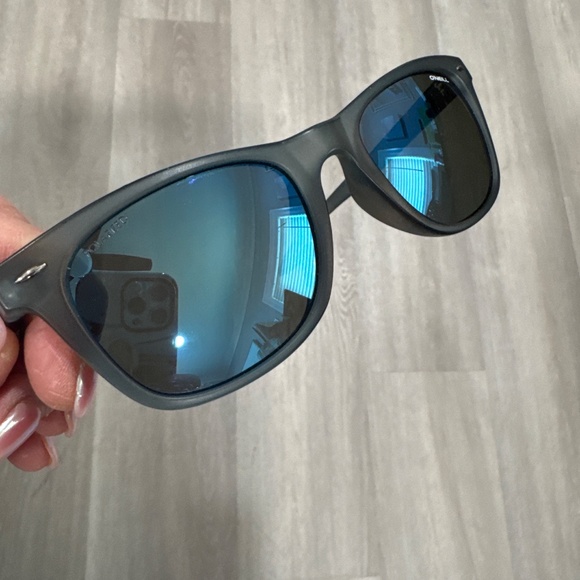 O’Neil Tow 2.0 105P Polarized Sunglasses Matte Grey/Blue - Picture 3 of 5
